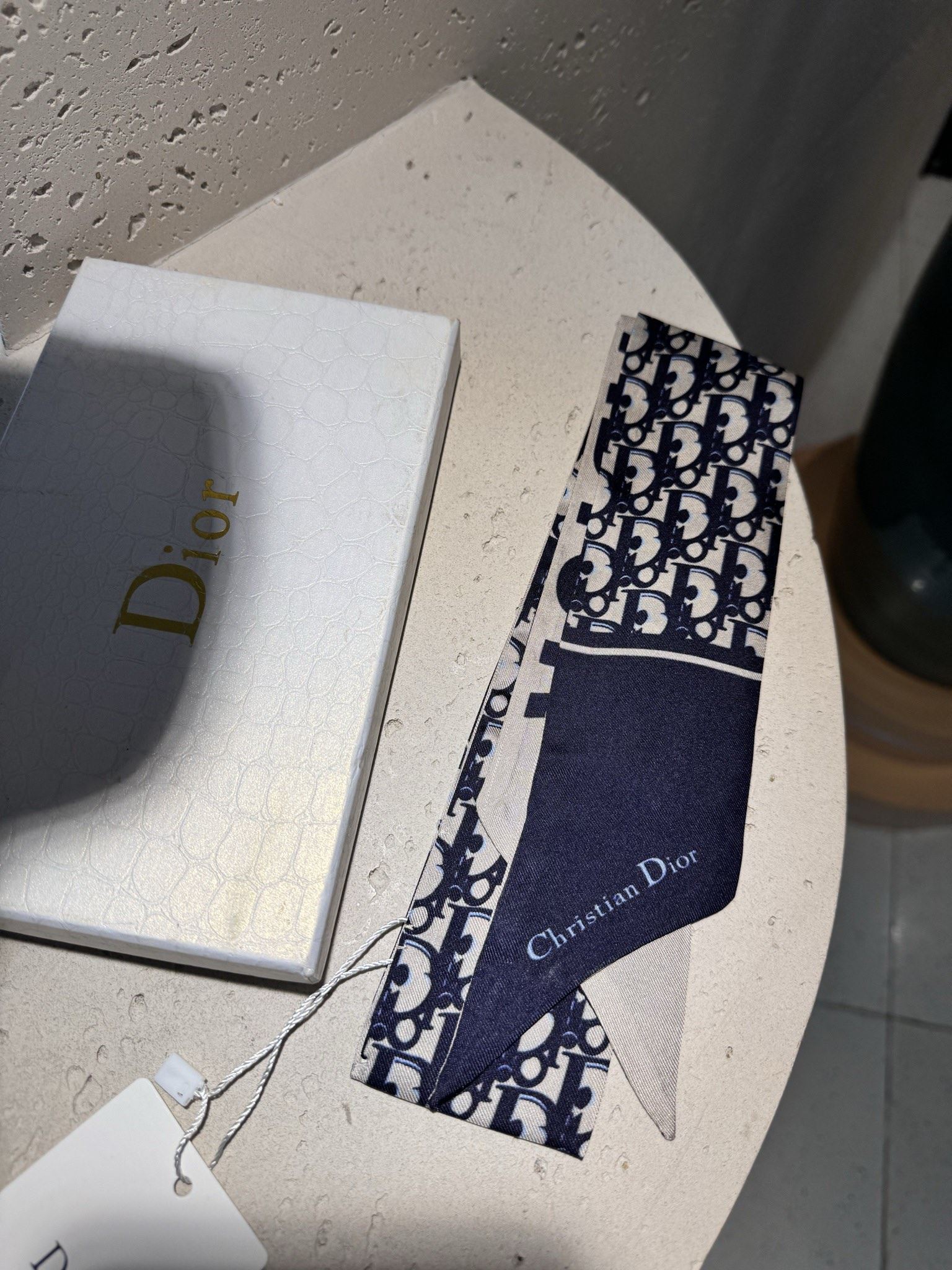 CHRISTIAN DIOR